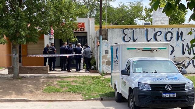 Caso que sería un homicidio en Rio Cuarto. En Río Grande al 600, frente al anfiteatro Opus Costanera de la ciudad. (Tomy Fragueiro/ La Voz)