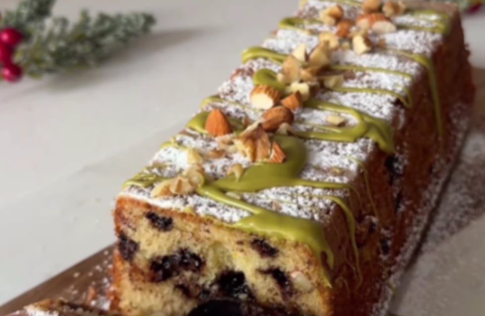 Cómo hacer un budín de frutos secos y chocolate: la receta para incluir en la mesa dulce de estas Fiestas