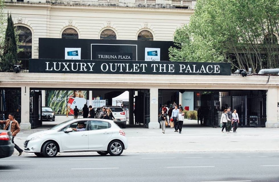The Palace Luxury Outlet: dónde queda el nuevo centro de ropa barata y qué precios tiene