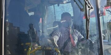 Una nueva medida en un colectivo de La Plata se viralizó.