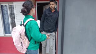 Promotores ambientales recorren las calas de los rafaelinos