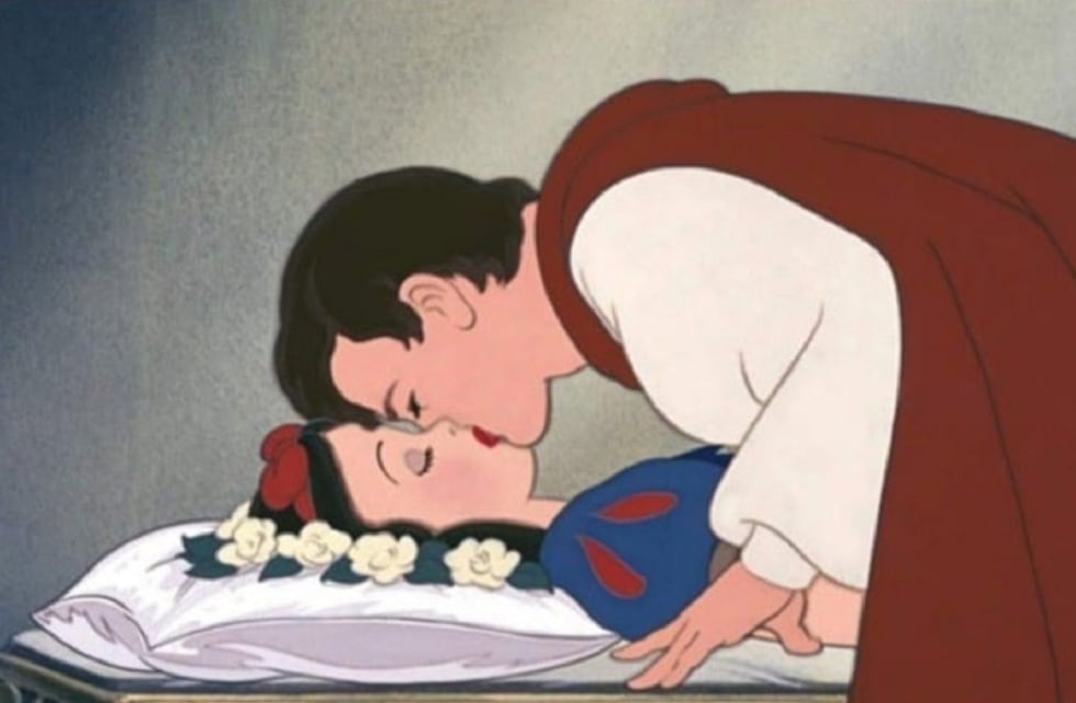 Polémica por la película de “Blancanieves y los siete enanitos”: plantean que el beso no fue consensuado
