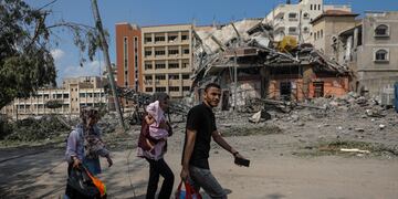 Evacuados en la Franja de Gaza. EFE/EPA/MOHAMMED SABER