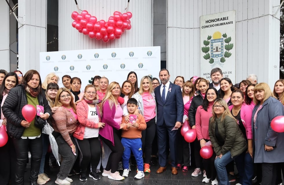 El Concejo Deliberante cerró Octubre Rosa con una caminata hacia Plaza Independencia