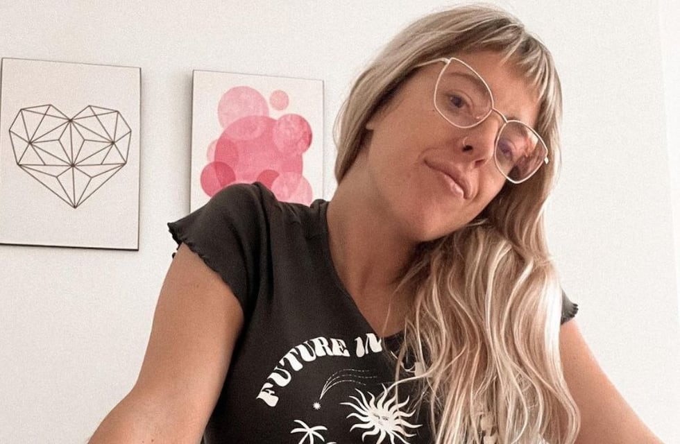 Nati Jota posó en microbikini de espaldas desde la playa y revolucionó las redes