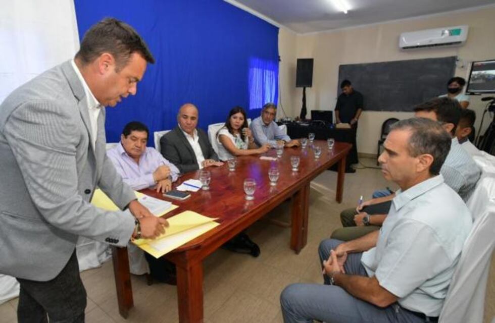 Manzur encabezó la apertura de sobres licitatorios para la construcción del Hospital Regional de Famaillá