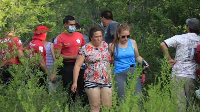 Los brigadistas en Los Cocos encontraron el cuerpo sin vida de una persona, investigan si es Celino Cleto Loyola. Familiares se acercaron al lugar para tratar de reconocerlo. (La Voz)