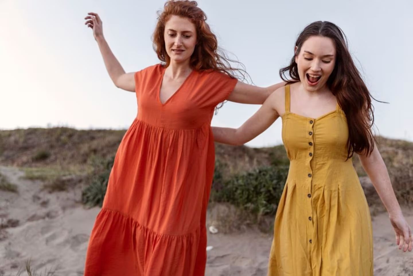Este es el modelo que desplazó a los vestidos floreales esta primavera verano 2025
