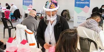 El Ministerio de Salud de Santa Fe montó centros en toda la provincia para aplicar la vacuna contra el coronavirus.