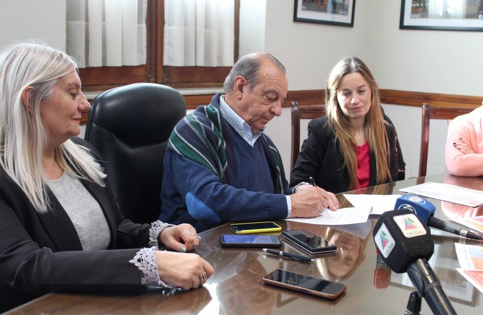 Tres Arroyos: Firma de convenio entre CRESTA y la Universidad Nacional de Córdoba (UNC)
