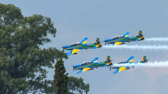 Los pilotos brasileros se lucieron en el cielo cordobés.