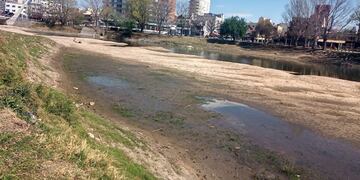 Una triste postal del Lago San Roque, desolado por la escasez de lluvias. (El Diario de Carlos Paz)