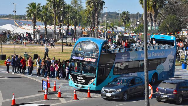 Bus Turístico en Paraná.