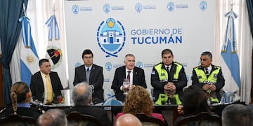 El Gobernador repasó resultados del Operativo Lapacho y supervisó obras penitenciarias junto al ministro Agüero Gamboa y las autoridades de la fuerza.