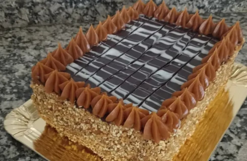 Casera y muy fácil: cómo hacer la torta milhojas de hojaldre y dulce de leche