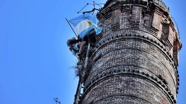 Hizo una promesa: plantar una bandera Argentina si la selección ganaba el Mundial 2022.