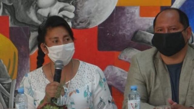 La intendente Paniagua y el delegado del Enacom en Jujuy, Carlos Quiroga, en el acto cumplido en Humahuaca.