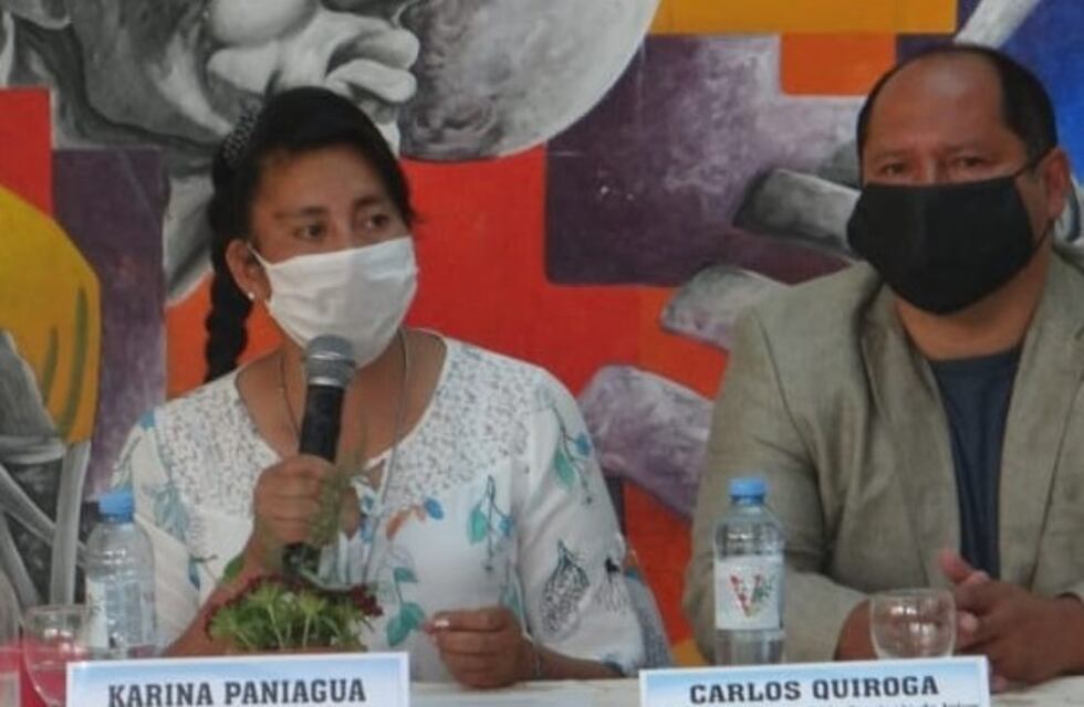 El Enacom entregó tablets a mujeres jubiladas, en Humahuaca