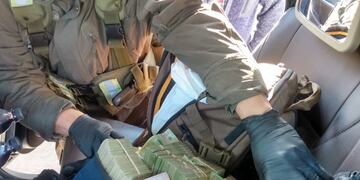 El dinero que fue incautado por los gendarmes mendocinos.