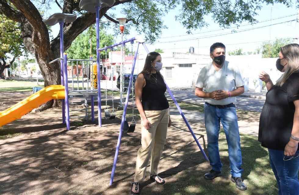 Colocaron nuevos juegos infantiles en la Plaza de la Paz