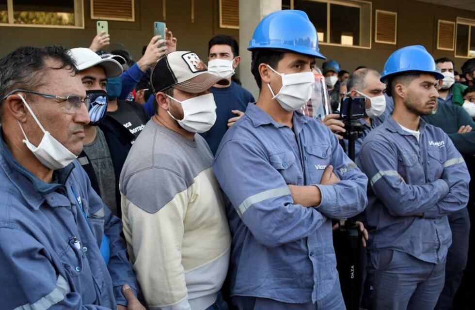 Una de las empresas más antiguas del país generó incertidumbre sobre el pago de salarios y riesgo para 3000 empleados