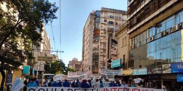 Trabajadores de la Coopi protestaron este jueves en pleno centro de la ciudad de Córdoba. (Foto: gentileza Jorge Boido).