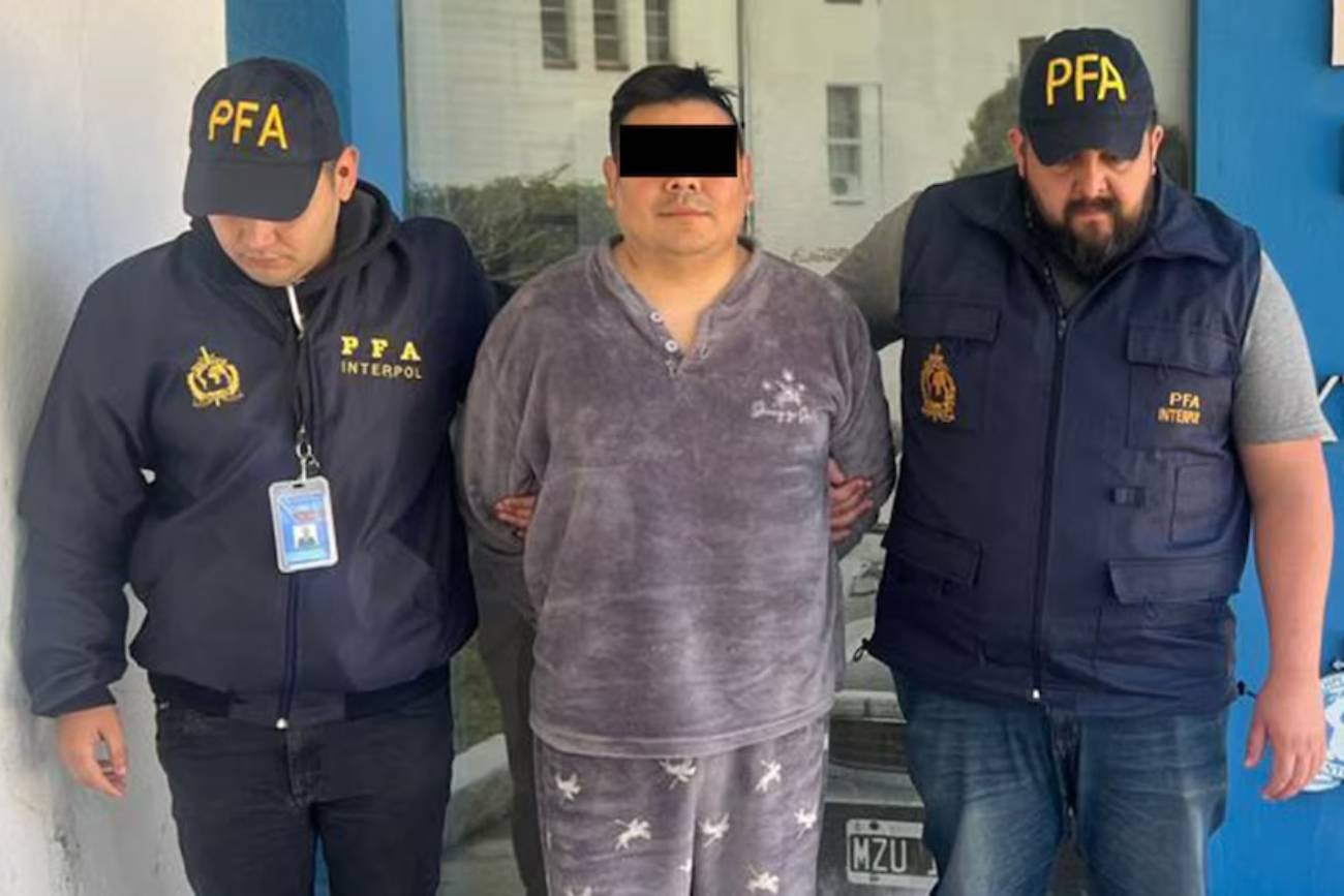 "El Señor Jota" tras ser arrestado por la PFA.