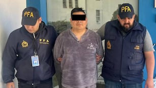 "El Señor Jota" tras ser arrestado por la PFA.