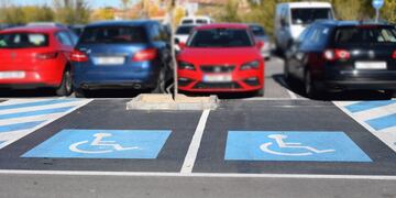 Señalización de trayectos accesibles para personas con discapacidad.