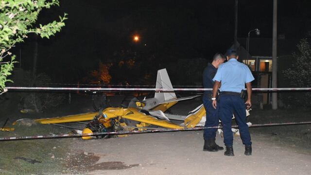 La avioneta acrobática se precipitó a metros del Aeroclub.