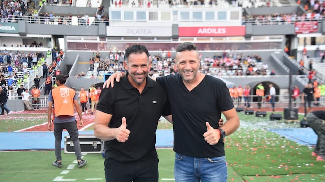 Walter Ribonetto, DT de Talleres, y Diego Dabove, de Instituto. Amigos y rivales este sábado ¿Quién gana? (Pedro Castillo / La Voz)