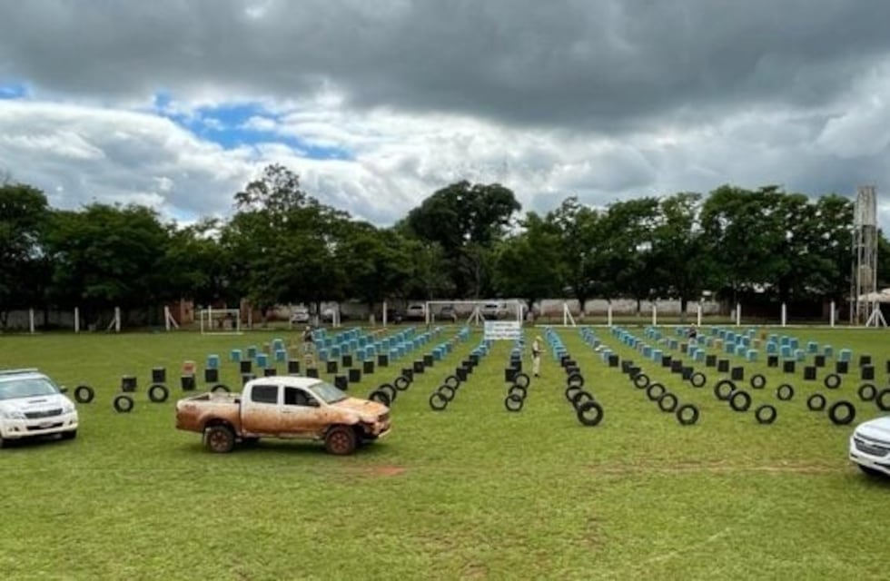 Decomisan gran cargamento cigarrillos y neumáticos de contrabando en Colonia Delicia