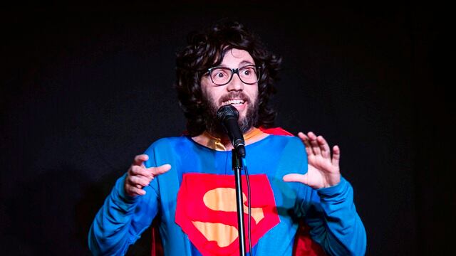 Rodrigo Casavalle presenta sus "monólogos heroicos" en la sala Malvinas.