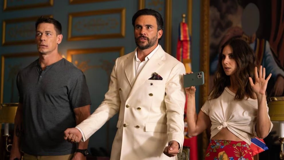 La película de Netflix sugerida se llama Héroe por encargo.