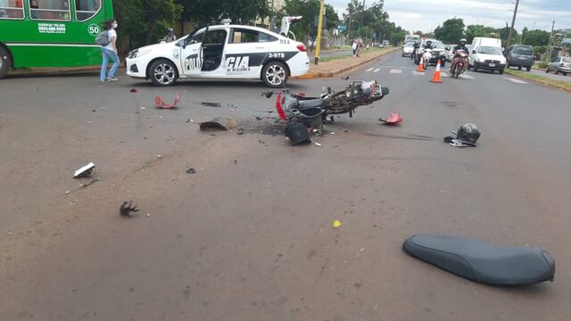 Accidente vial casi se cobra la vida de un motociclista en Posadas.