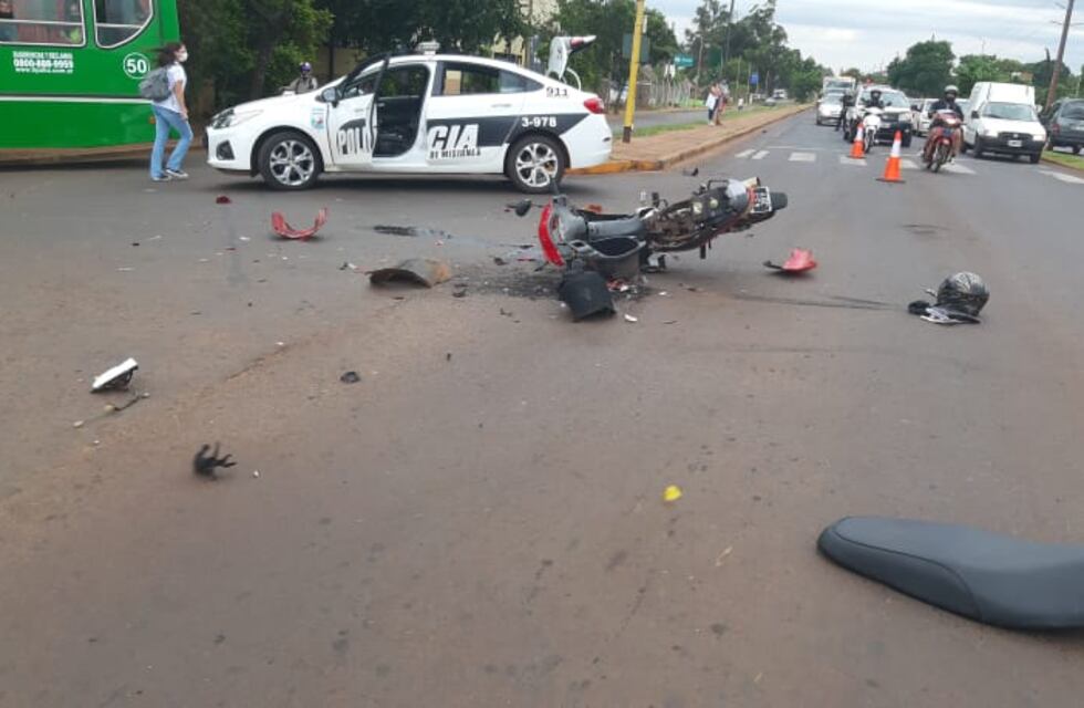 Accidente vial casi se cobra la vida de un motociclista en Posadas