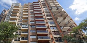 El departamento 12 A del edificio ubicado en Yrigoyen al 398 se prendió fuego.