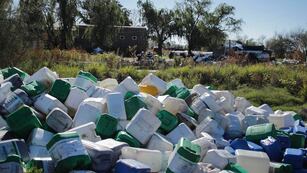 telam
AGROQUÍMICOS - campo
El director ejecutivo del Organismo Provincial para el Desarrollo Sostenible (OPDS), Juan Brardinelli, afirmó hoy que la sanción económica de $ 780 millones impuesta a 26 empresas de agroquímicos busca ser un "punto de inflexión" para que las compañías del sector comiencen a cumplir con la ley que las obliga a recuperar los envases vacíos de fitosanitarios.