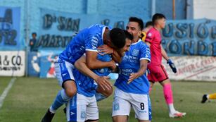 Estudiantes de Río Cuarto y un goleador tremendo, Luis Silba, para el 1 a 0 contra Mitre (Tomás Fragueiro / La Voz)