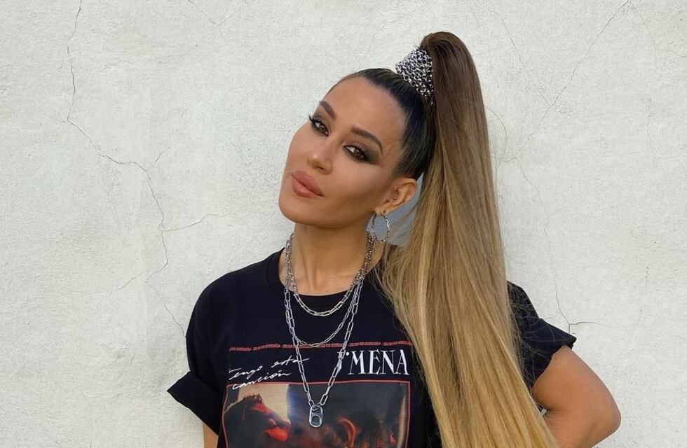 Jimena Barón se sumó a la nueva moda: lució un top semitransparente y espejado