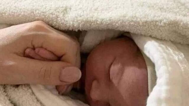 Mia, la bebé que nació en la estación de subte de Kiev.