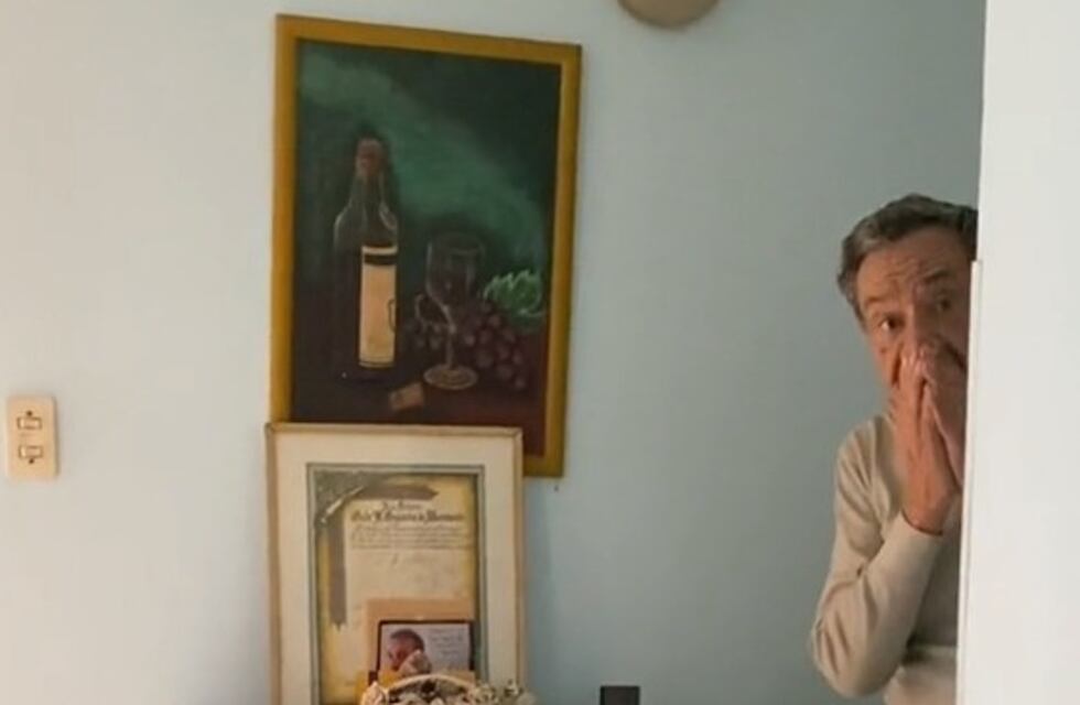 Emocionante reencuentro: volvió a Córdoba después de dos años y grabó la reacción de sus abuelos