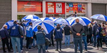 Reclaman el pago de sueldos adeudados