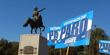 Manifestación de docentes de Rafaela y la región en la plaza 25 de mayo