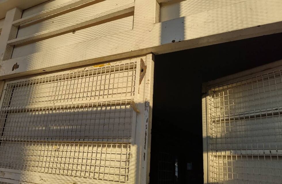 Denuncian balacera en una escuela de barrio Acindar y amenazas a un sindicalista