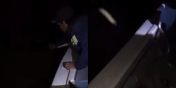 El terrorífico momento fue filmado por uno de los pescadores. (Captura de video)