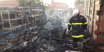 Incendio de dos viviendas en Bahía