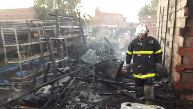 Incendio de dos viviendas en Bahía
