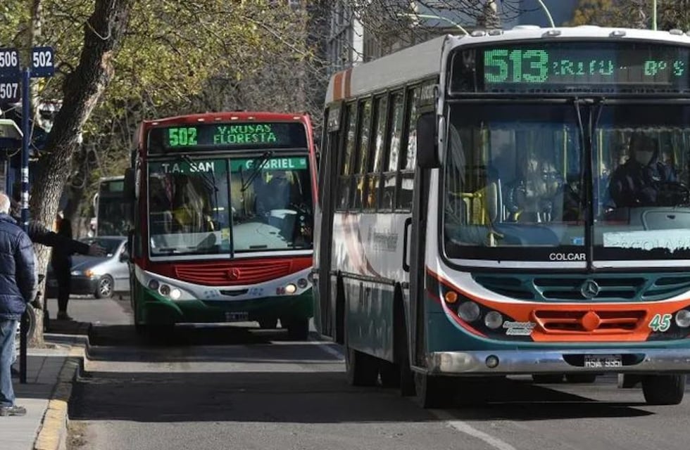 Paro de colectivos: qué líneas no funcionan hoy 7 de octubre de 2025