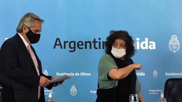 Carla Vizzotti y Alberto Fernández en conferencia de prensa. (Foto: Archivo Clarín)
